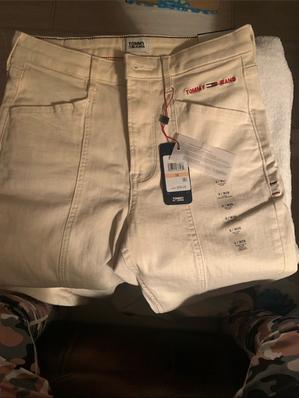 Tommy Hilfiger High Rise Flare 6/28 cream colored jeans